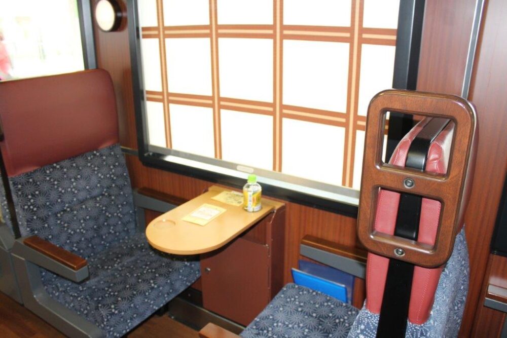 おいこっと号車内