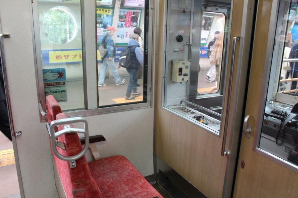 江ノ電20形車内
