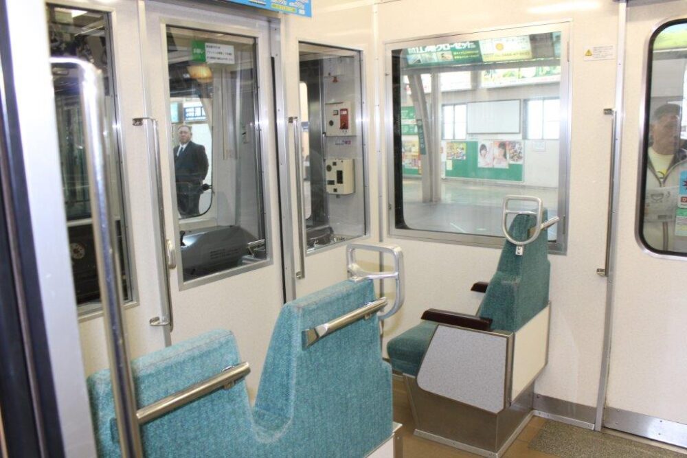 江ノ電500形車内