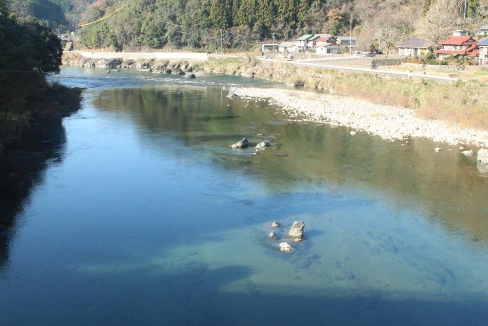 ゆら~り眺めて清流列車車窓からの景色