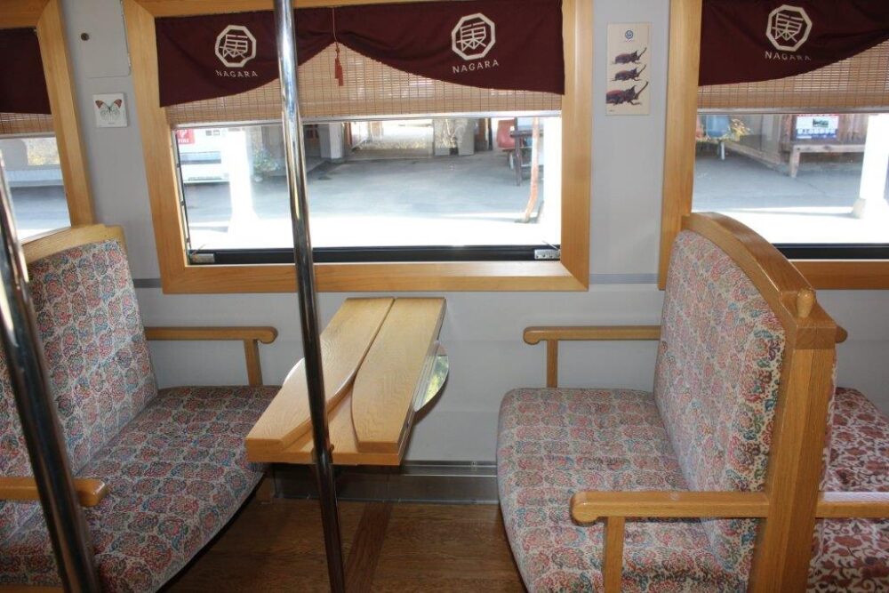 ながら森号車内