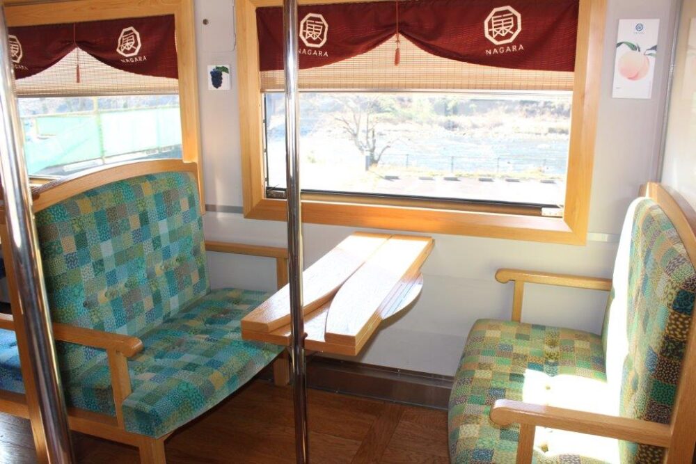 ながら森号車内