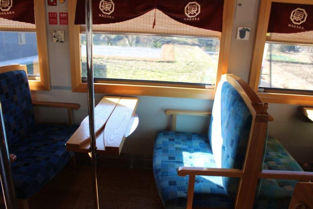 ながら森号車内