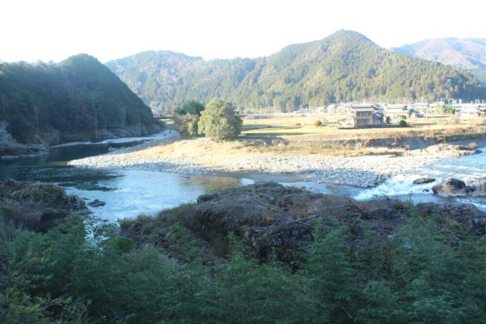 ゆら~り眺めて清流列車車窓からの景色