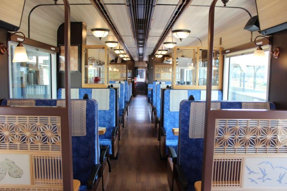 里海号車内