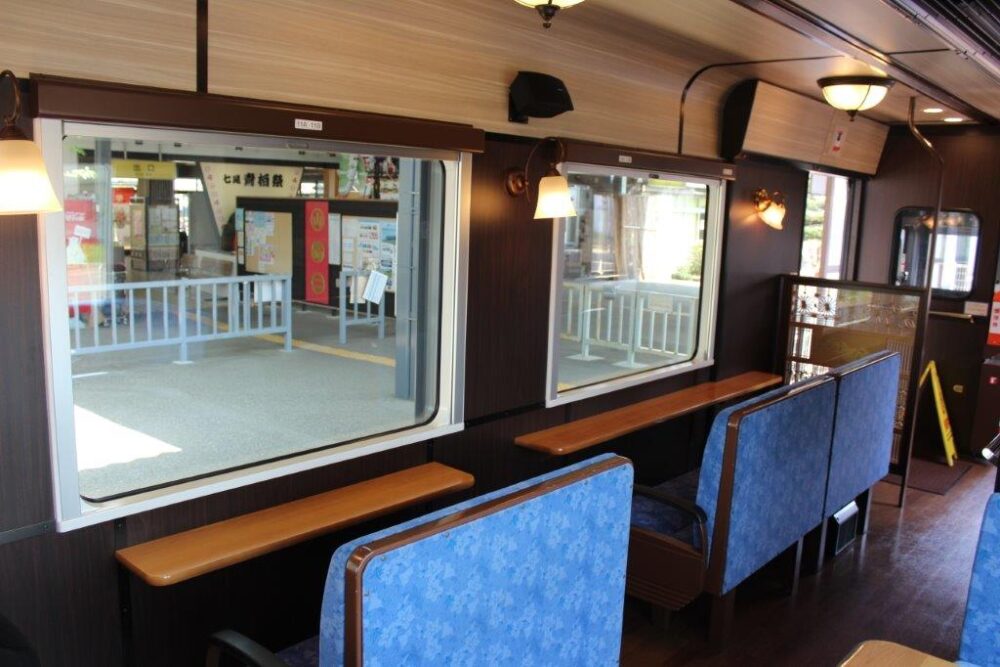 里海号車内