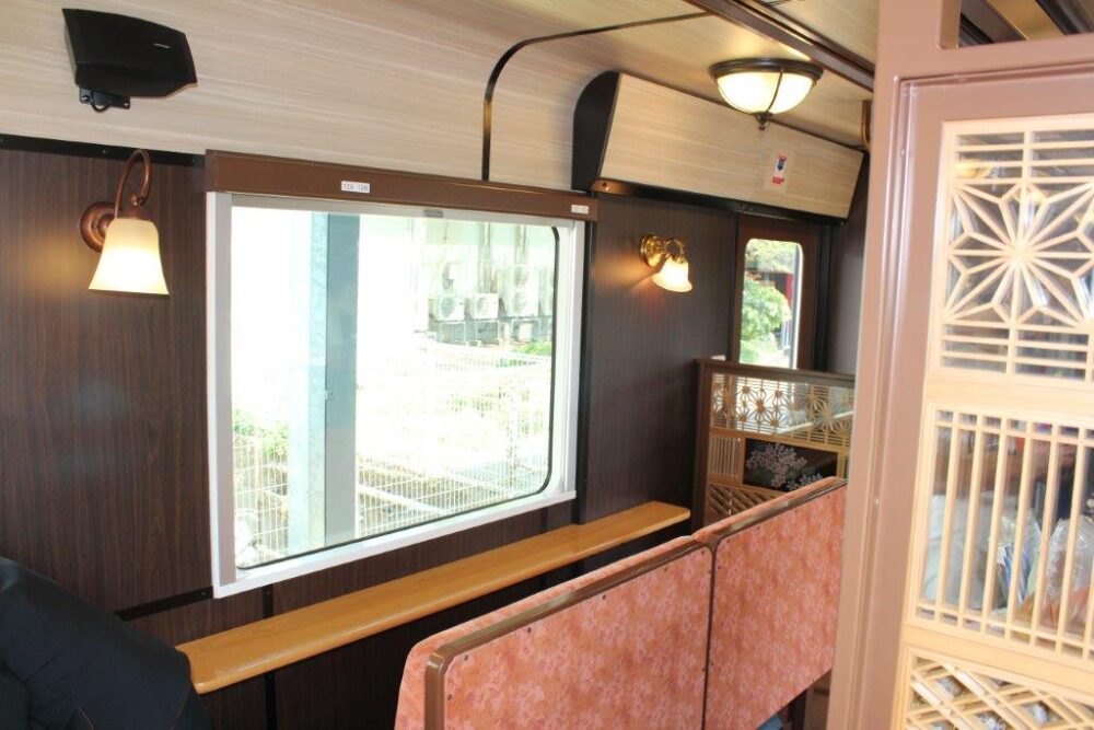 里山号車内