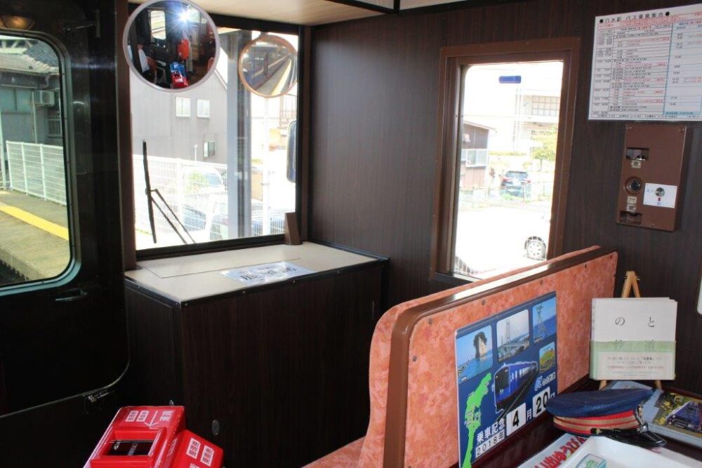 里山号車内