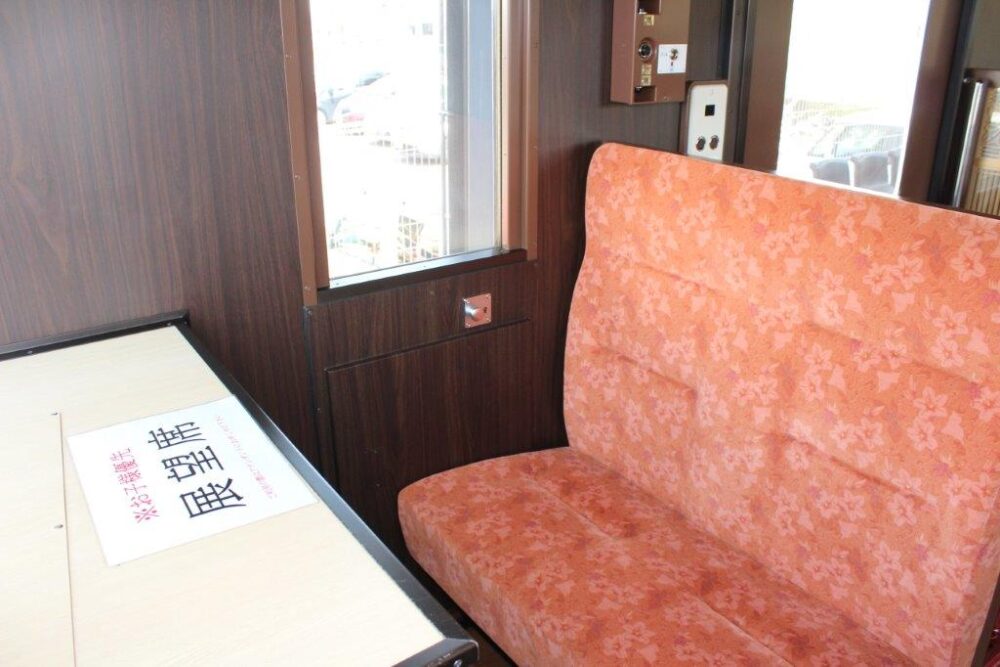 里山号車内