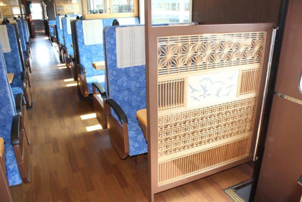 里海号車内