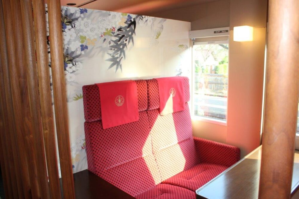 花嫁のれん車内