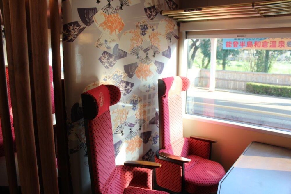 花嫁のれん車内