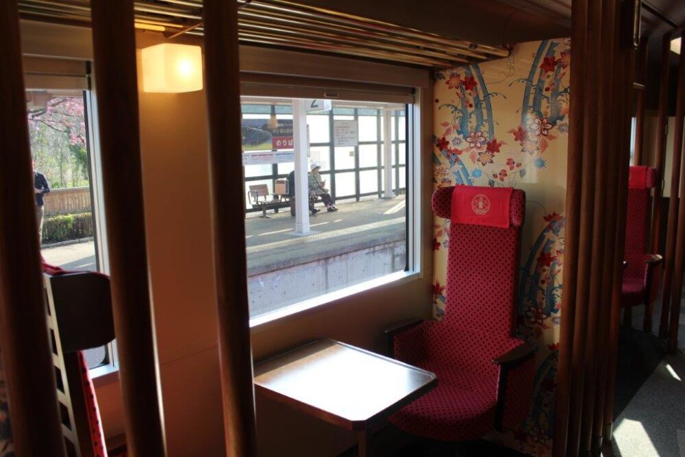 花嫁のれん車内