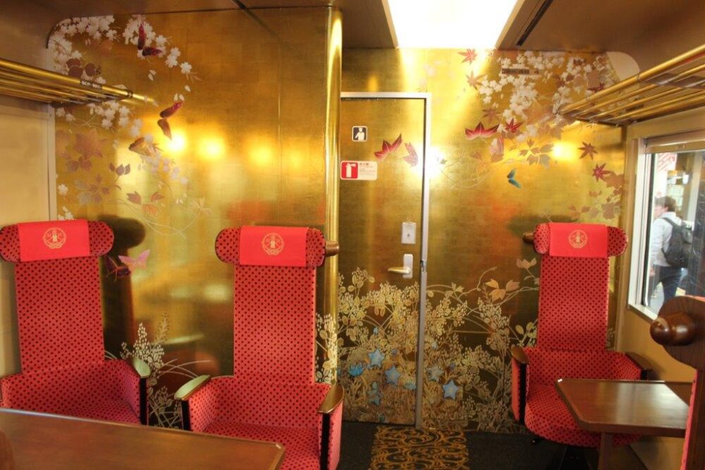 花嫁のれん車内