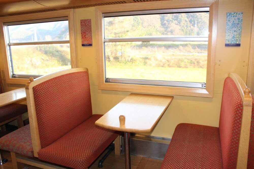 観光列車昭和号車内