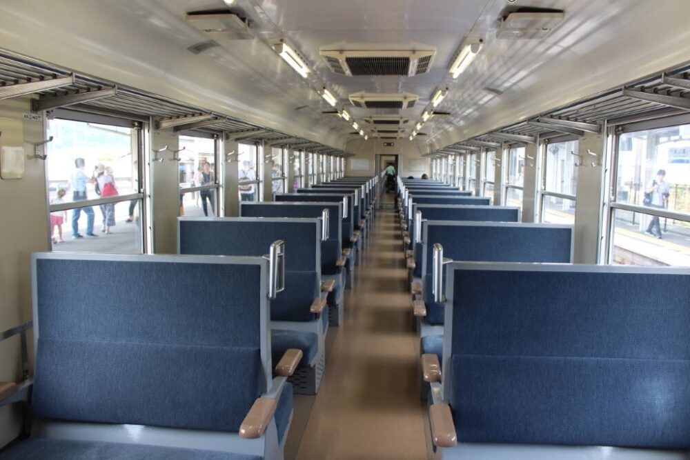 SLかわね路12系車内